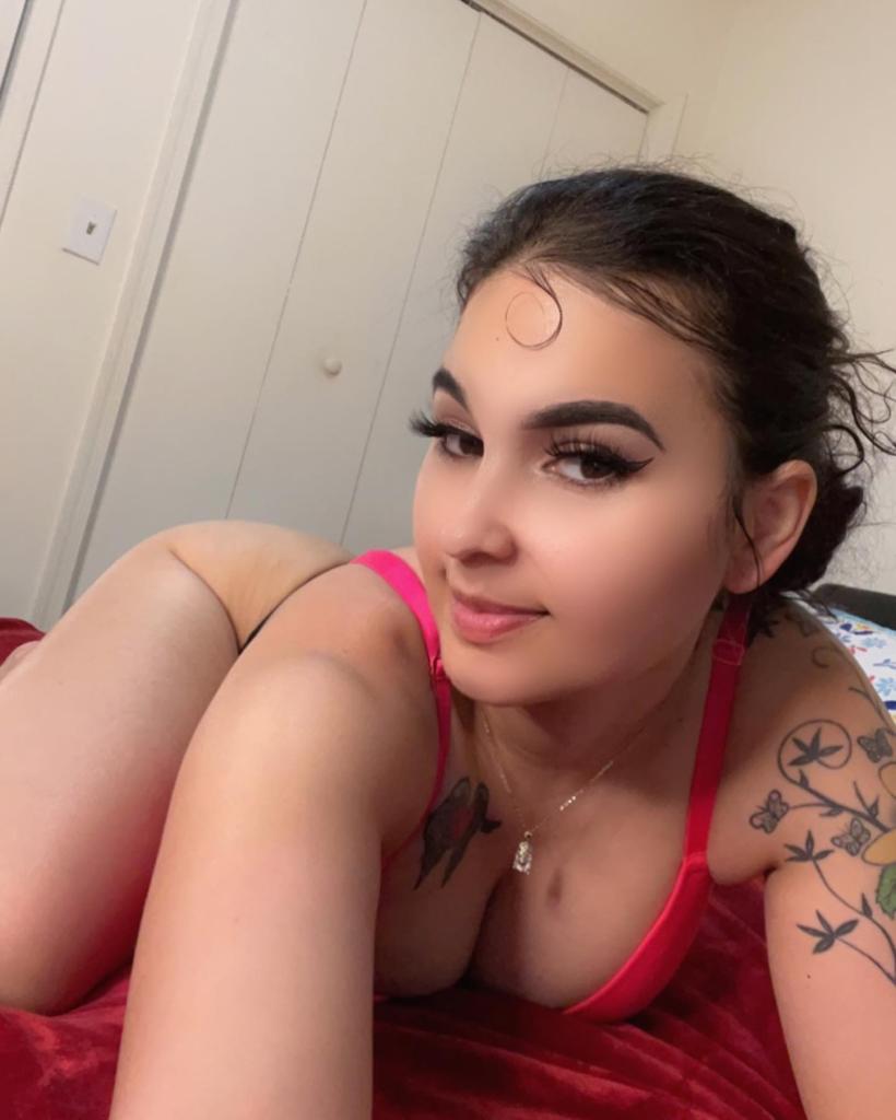 fantasyLara Bisexual,Tall,Spanish,Brown,Filipino